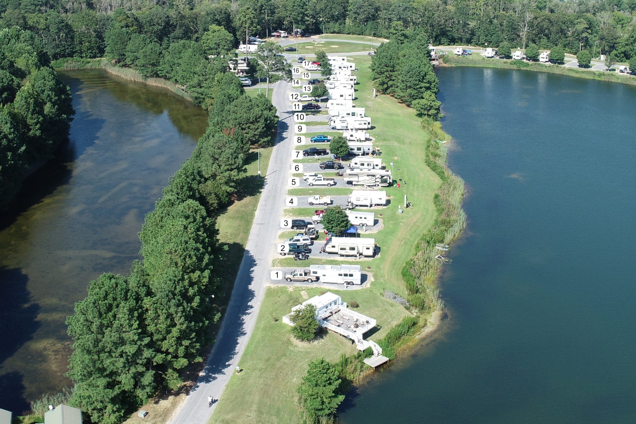 Lakeside camping near Newark Maryland at Island Resort Campground